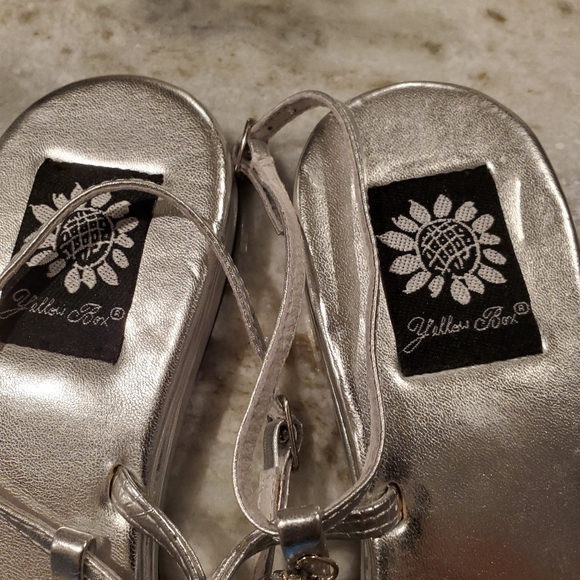 Yellow Box Thong toe and ankle strap Sandals - Picture 5 of 6